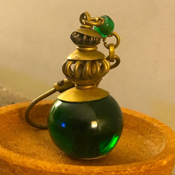Vintage Green Glass Key Ring - Picture 1 of 5